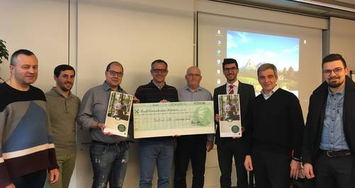 Scheckübergabe an Südtirol hilft, v.l.n.r. Walter Nocker, Florian Siebenförcher, Martin Pfeifhofer von „Radio Tirol“, Andreas Moser, Günther Windegger, Matthias Messner, Alessandro Andreetto und David Recla