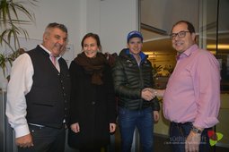 Michl Gamper, Miss Südtirol Johanna Ciech, Rodler Kevin Fischnaller und Martin Pfeifhofer (v.l.n.r)