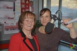 Soziallandesrätin Martha Stocker mit Christine Rabanser